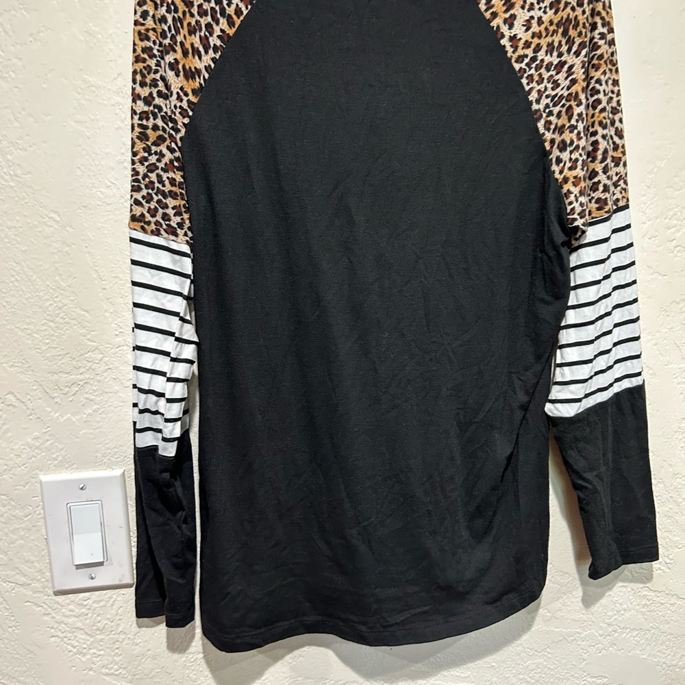 Sunshine &rodeos black striped‎ and cheetah print top size large - Picture 2 of 6
